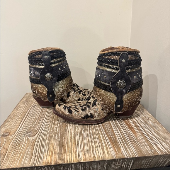 Black and Gold Western Ankle Boots - Picture 2 of 6